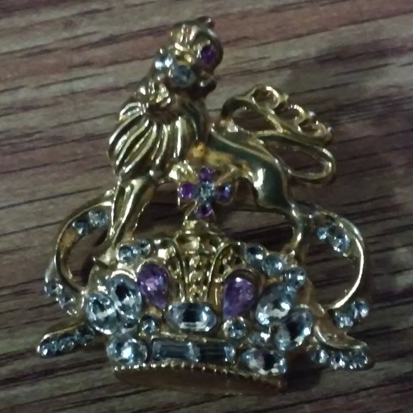 Collectable TBN Pin All Stones Are In It Gold Purple Clear Stones Lion On Crown - Picture 1 of 3